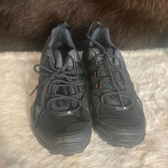 Adidas shoes 8.5 (3050)